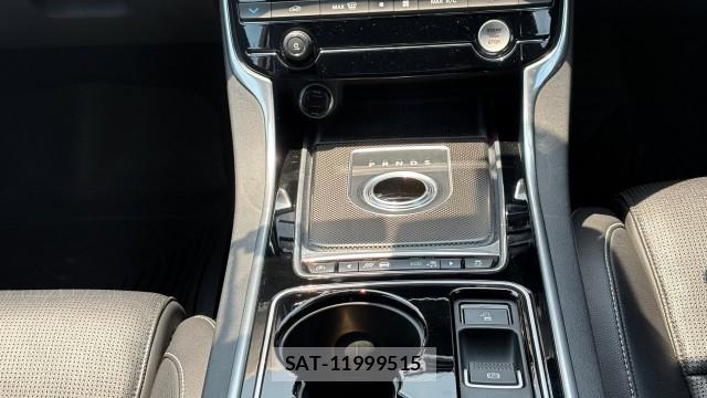 Jaguar XE 2015-07 8550283-14