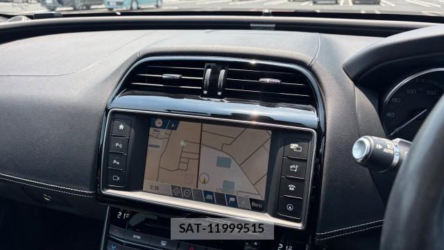 Jaguar XE 2015-07 8550283-4