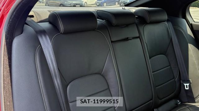 Jaguar XE 2015-07 8550283-6