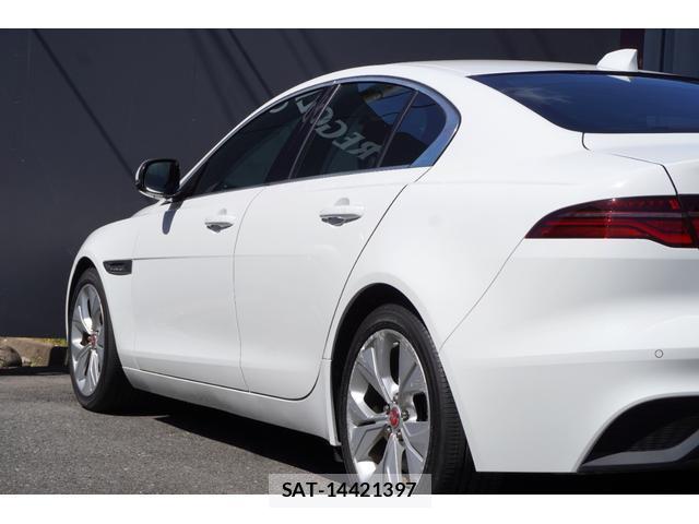 Jaguar XE 2019-10 8552116-12