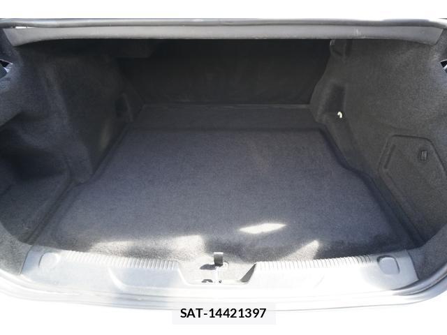 Jaguar XE 2019-10 8552116-13