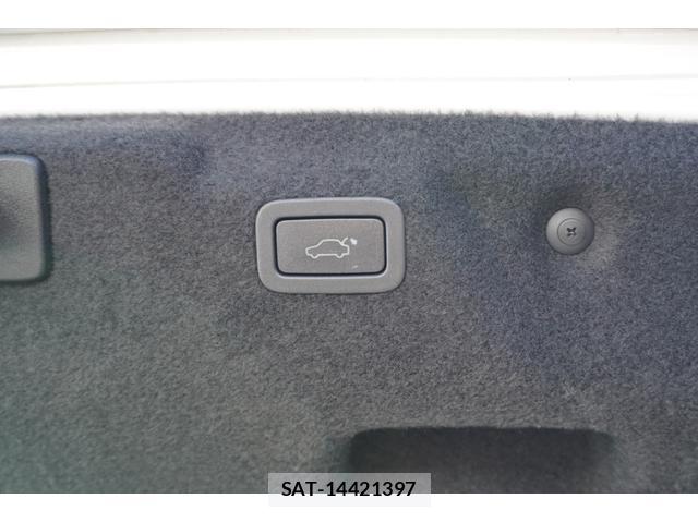 Jaguar XE 2019-10 8552116-14