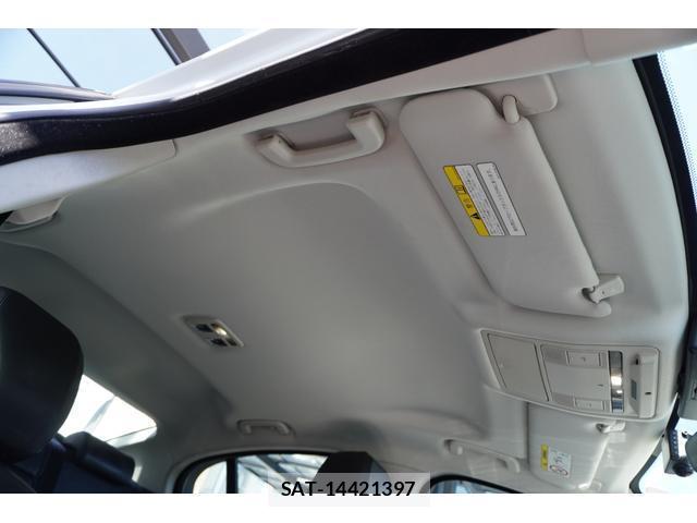 Jaguar XE 2019-10 8552116-15