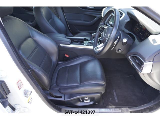 Jaguar XE 2019-10 8552116-19