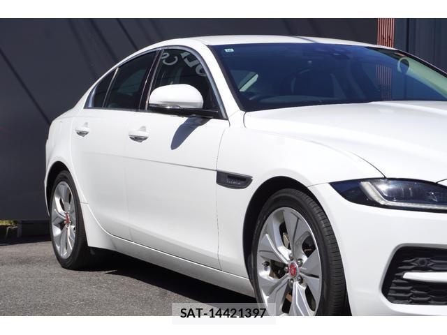Jaguar XE 2019-10 8552116-6