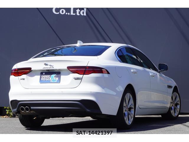 Jaguar XE 2019-10 8552116-7