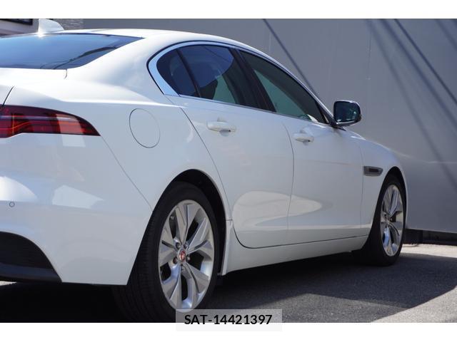Jaguar XE 2019-10 8552116-9