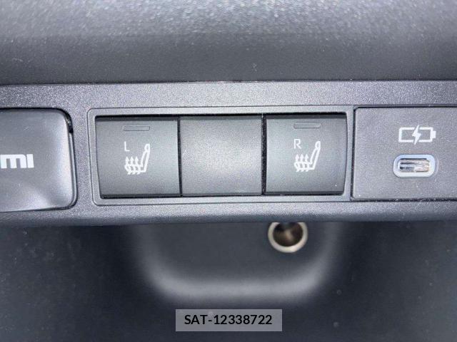 Toyota YARIS CROSS 2025-06 8547896-12