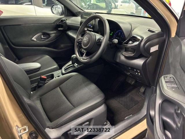 Toyota YARIS CROSS 2025-06 8547896-3