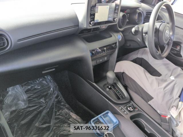 Toyota YARIS CROSS 2023-03 8548353-2