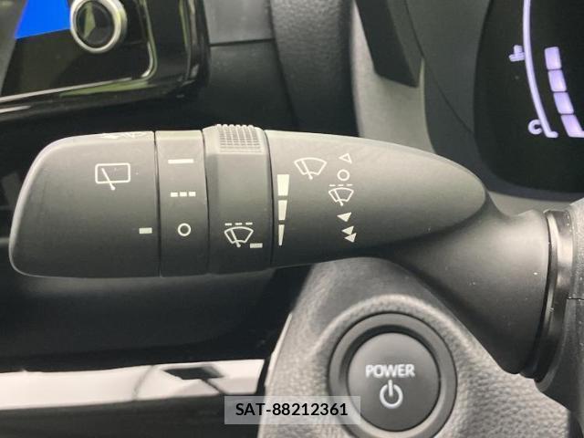 Toyota YARIS CROSS 2024-04 8552314-13