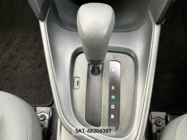 Toyota YARIS CROSS 2024-05 8552363-17