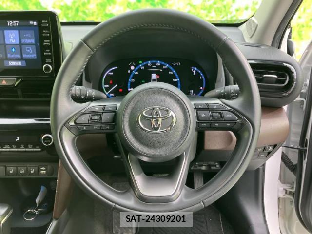 Toyota YARIS CROSS 2021-05 8552565-13
