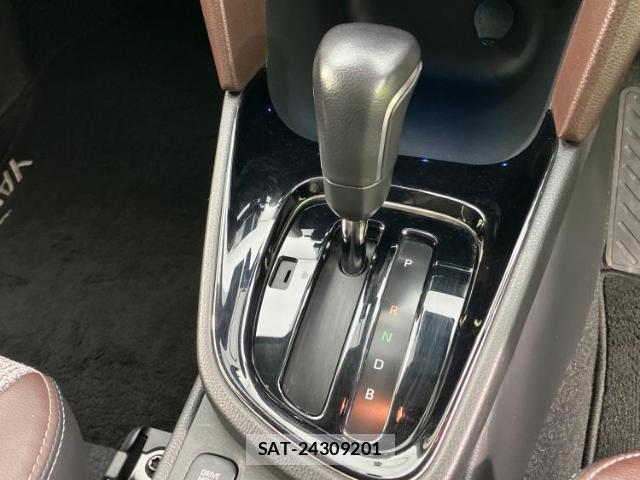 Toyota YARIS CROSS 2021-05 8552565-16