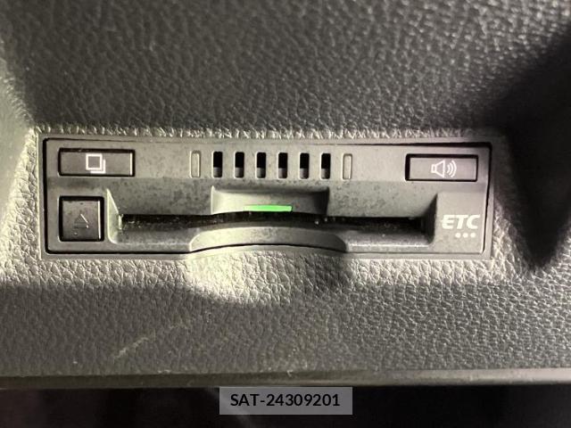 Toyota YARIS CROSS 2021-05 8552565-17