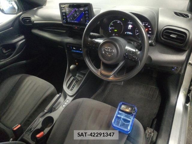 Toyota YARIS 2021-07 8546430-2