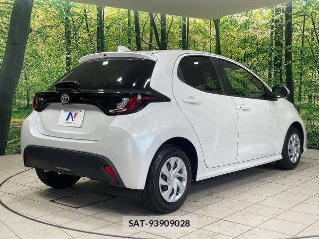 Toyota YARIS 2023-07 8549012-16