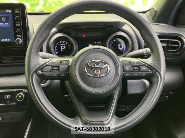 Toyota YARIS 2022-10 8552616-11