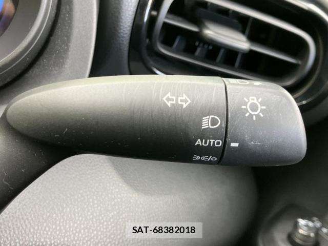 Toyota YARIS 2022-10 8552616-12