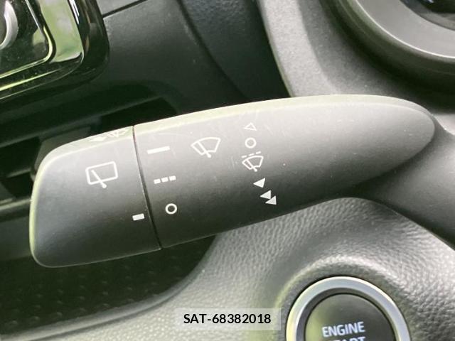 Toyota YARIS 2022-10 8552616-13