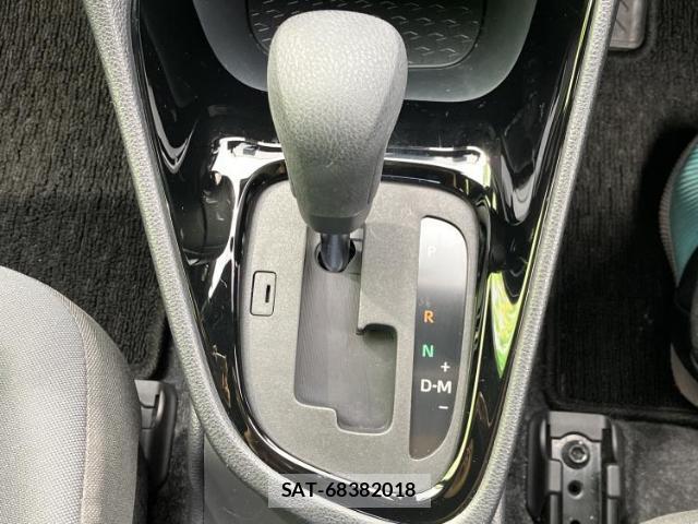 Toyota YARIS 2022-10 8552616-14