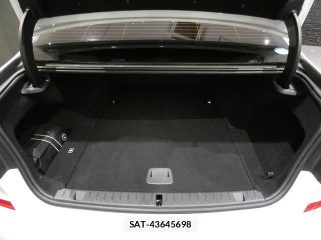 Bmw 7 SERIES 2017-12 8652394-19