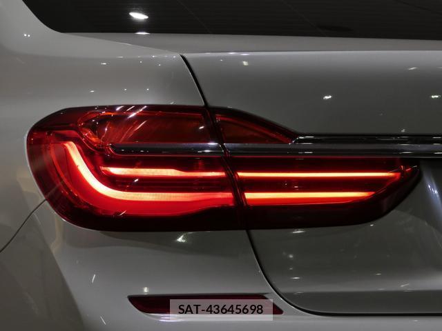 Bmw 7 SERIES 2017-12 8652394-3