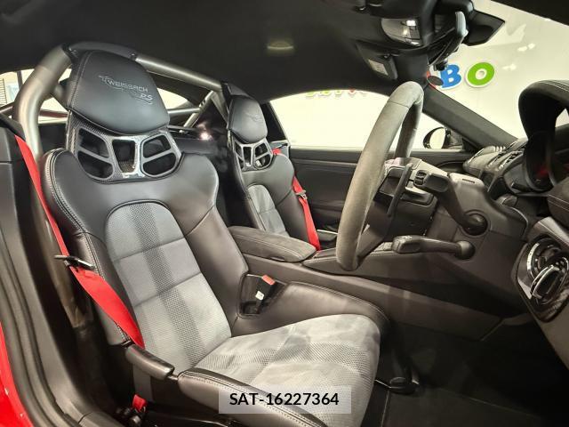 Porsche 718 Cayman 2023-11 8650148-14