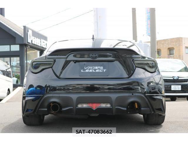 Toyota 86 2017-08 8647223-12