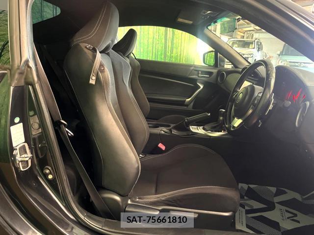 Toyota 86 2017-05 8648296-14