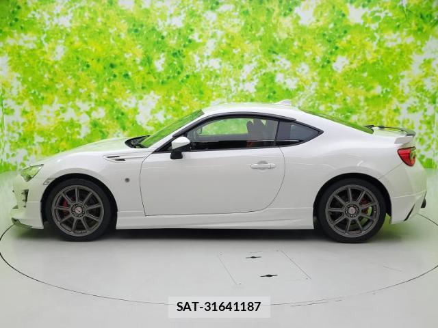Toyota 86 2017-04 8650801-1