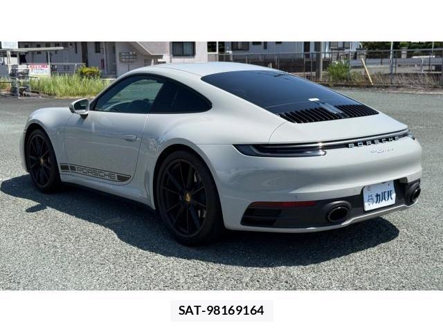 Porsche 911 2022-10 8649640-17
