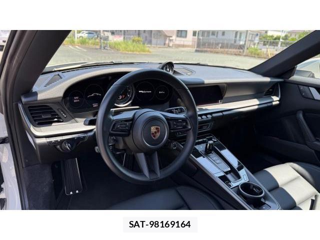 Porsche 911 2022-10 8649640-2
