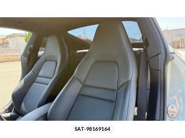 Porsche 911 2022-10 8649640-5