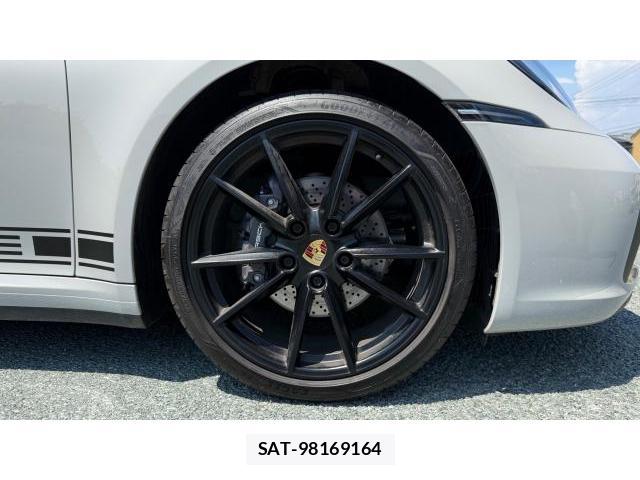 Porsche 911 2022-10 8649640-7