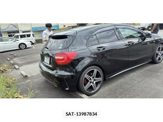 Mercedes Benz A-CLASS 2014-03 8652428-2