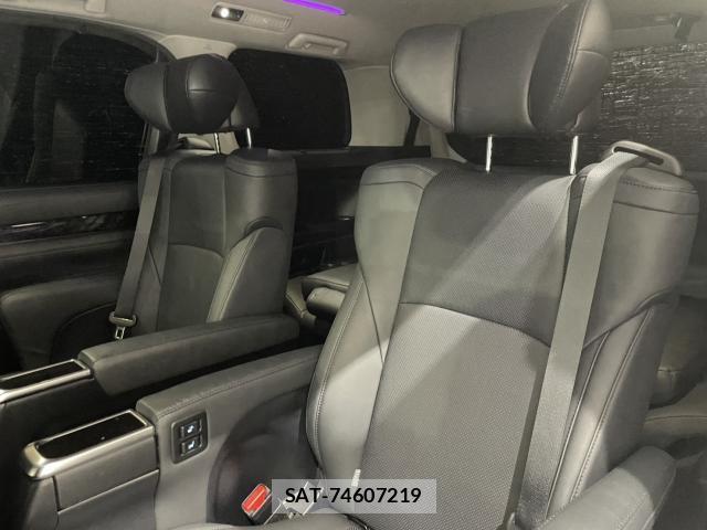 Toyota ALPHARD 2019-11 8651010-17