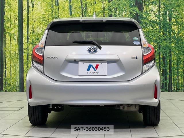 Toyota AQUA 2017-12 8646683-14