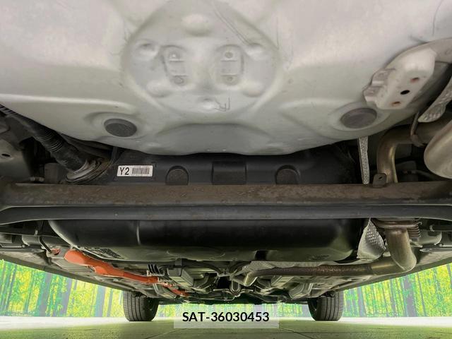 Toyota AQUA 2017-12 8646683-18