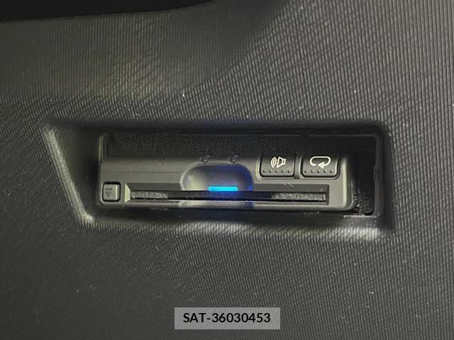 Toyota AQUA 2017-12 8646683-5