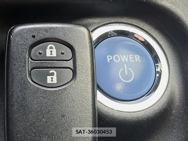 Toyota AQUA 2017-12 8646683-6