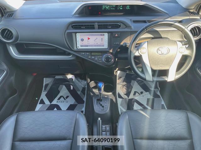 Toyota AQUA 2013-08 8646708-1