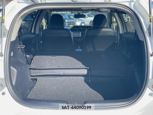 Toyota AQUA 2013-08 8646708-11
