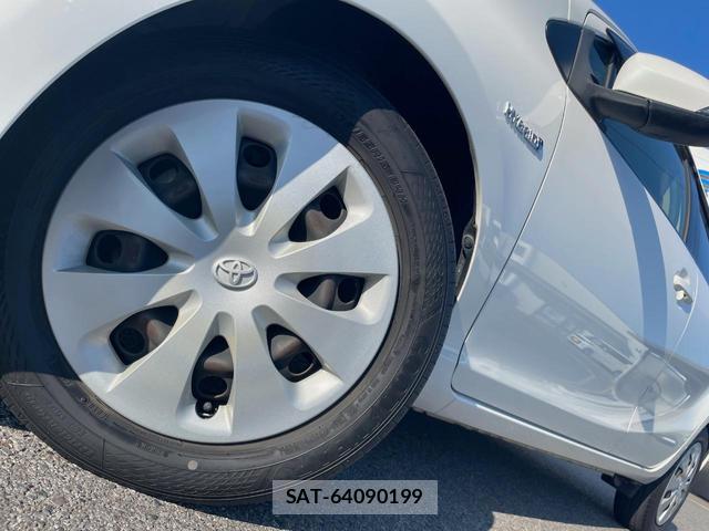 Toyota AQUA 2013-08 8646708-13