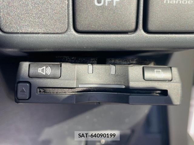 Toyota AQUA 2013-08 8646708-3