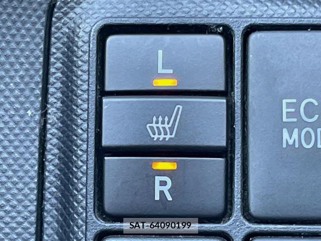 Toyota AQUA 2013-08 8646708-4