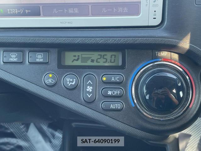 Toyota AQUA 2013-08 8646708-7