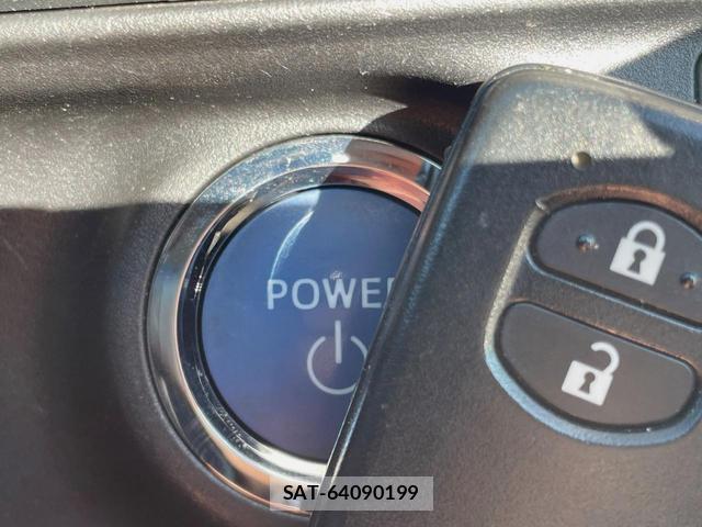 Toyota AQUA 2013-08 8646708-8