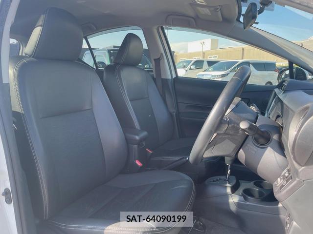 Toyota AQUA 2013-08 8646708-9