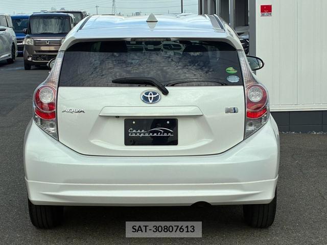 Toyota AQUA 2014-12 8646954-1